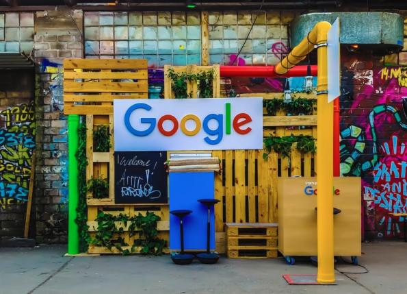 Руководитель поиска Google призвал сотрудников «действовать быстрее», потому что «всё изменилось»